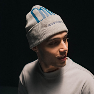ESSENTIALS BEANIE LIGHT GREY
