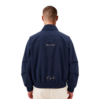 FASHION JACKET NAVY / DER ARTIKEL IST AB DEM 1. NOVEMBER 2026 BEI UNS LIEFERBAR UND KANN BEREITS JETZT VORBESTELLT WERDEN.