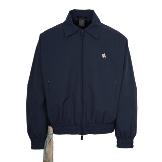 FASHION JACKET NAVY / DER ARTIKEL IST AB DEM 1. NOVEMBER 2026 BEI UNS LIEFERBAR UND KANN BEREITS JETZT VORBESTELLT WERDEN.